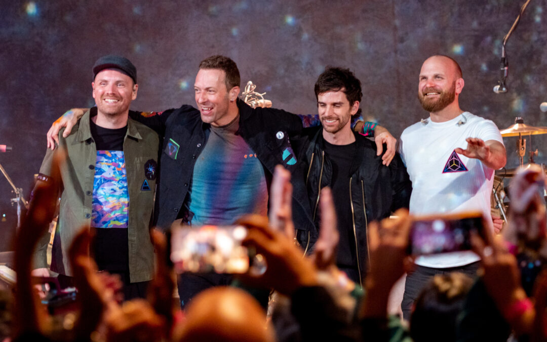 Foto sorridente della band dei Coldplay.